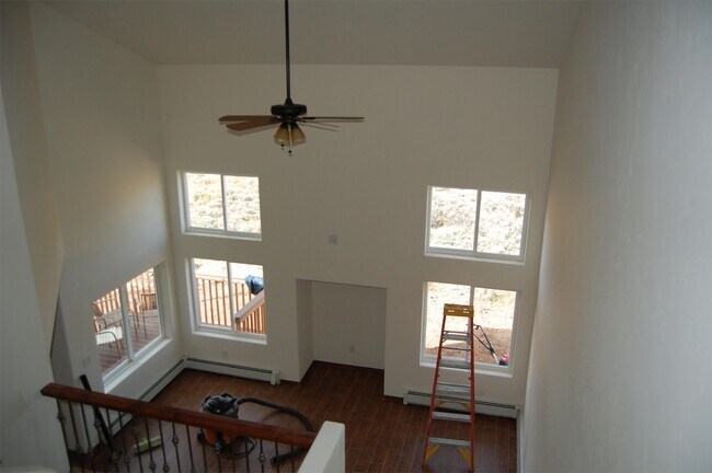 Building Photo - 722 Clarendon Ave