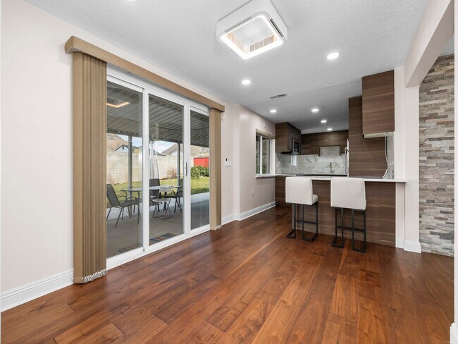 Foto del edificio - 2885 E Loran Heights Dr