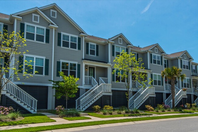 Building Photo - Beautiful Oyster Point Townhome - Mt. Plea...
