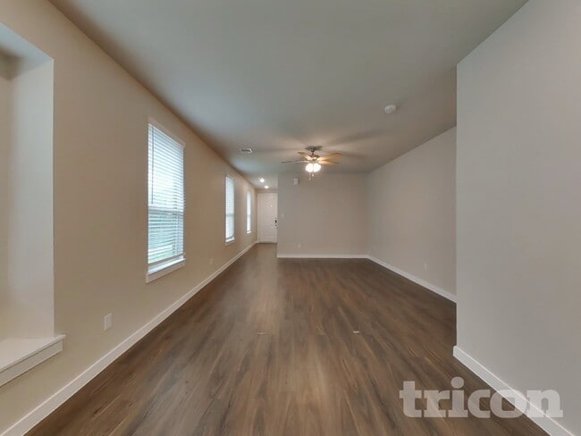 Foto del edificio - 5163 Klein Orchard Dr