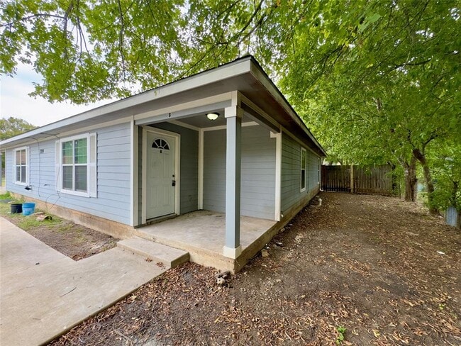 Building Photo - 709 San Saba St