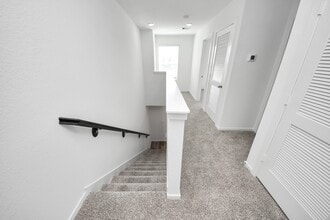 Building Photo - 1006 Moon Drop Ln