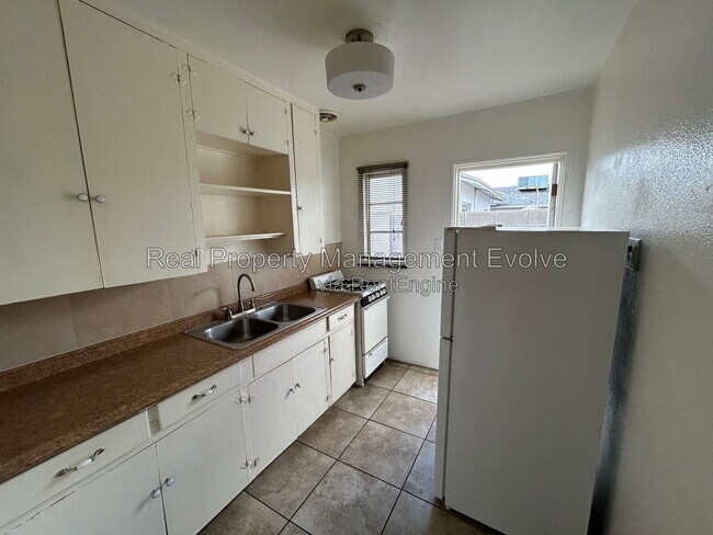 Foto del edificio - 338 W Highland Ave