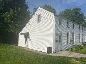 Building Photo - 710 E 7th St