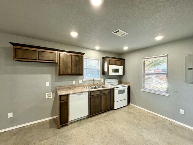 Foto del edificio - 102 Graceanne Ln