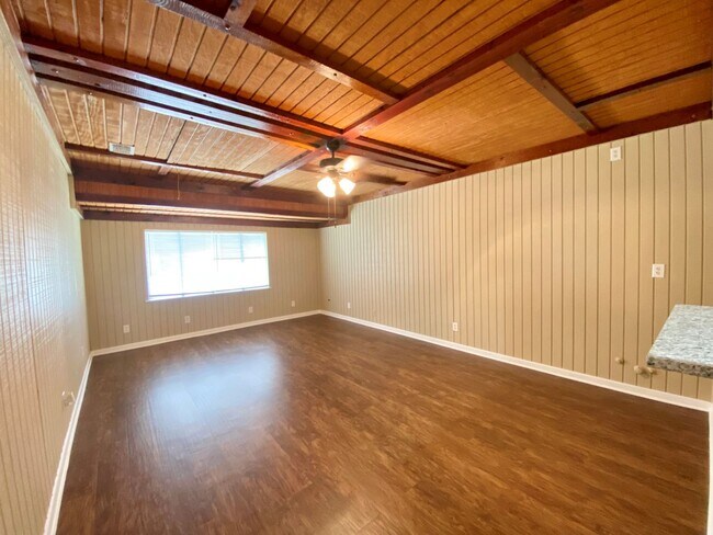 Building Photo - 3 Bedroom/2 Bath in Lackland Terrace Subdi...