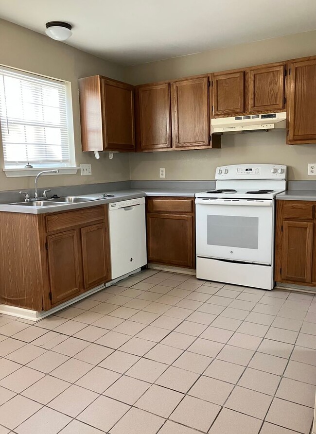 Building Photo - 2 story end unit condo