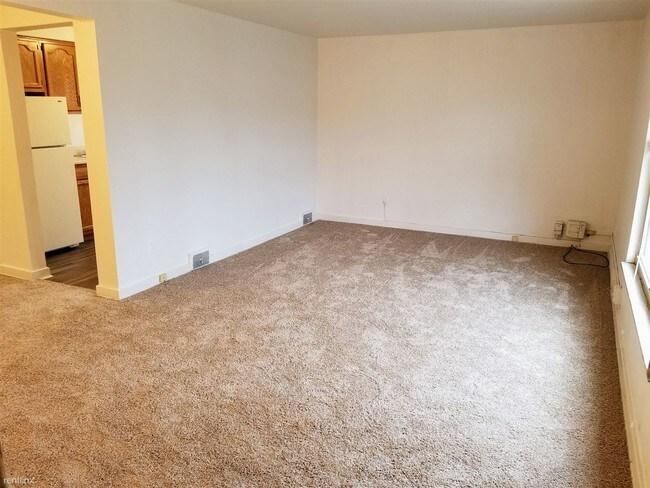 Foto del edificio - 2 br, 1 bath Apartment - 181 Pennwood Avenue