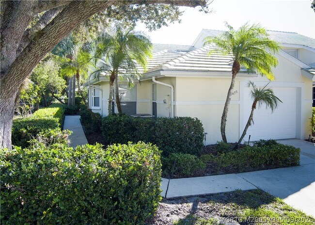 Building Photo - 2425 SW Foxpoint Trail
