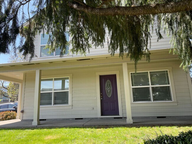 Building Photo - Very Nice 2 Bedroom 2.5 Bath Townhome-Loca...