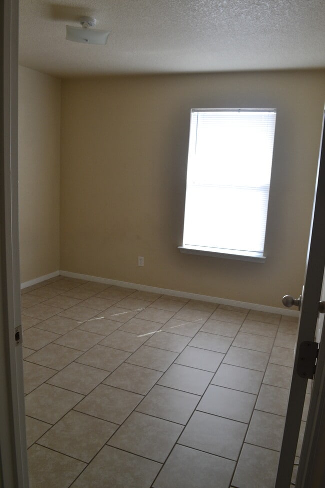 Building Photo - 220 Ryan Cir Apt B