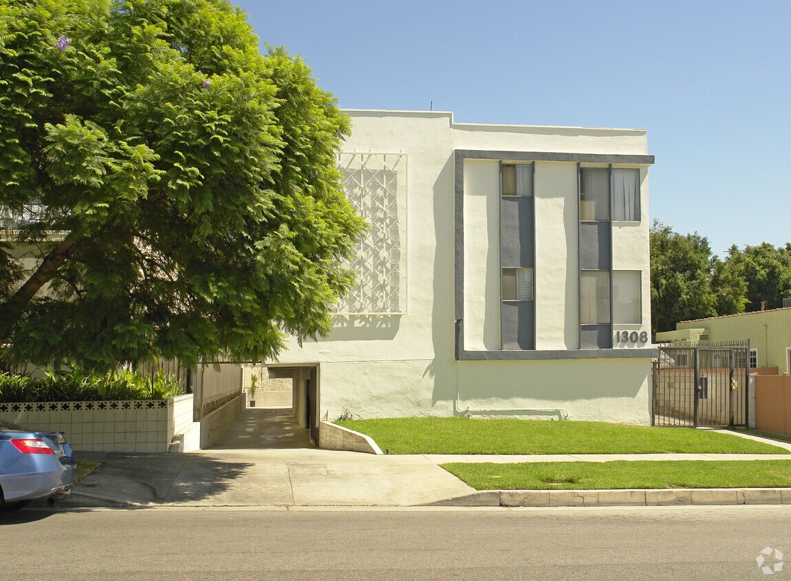 Foto del edificio - 1308 N Poinsettia Pl