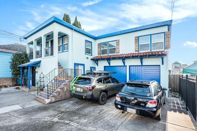 Building Photo - 831 E 17th St