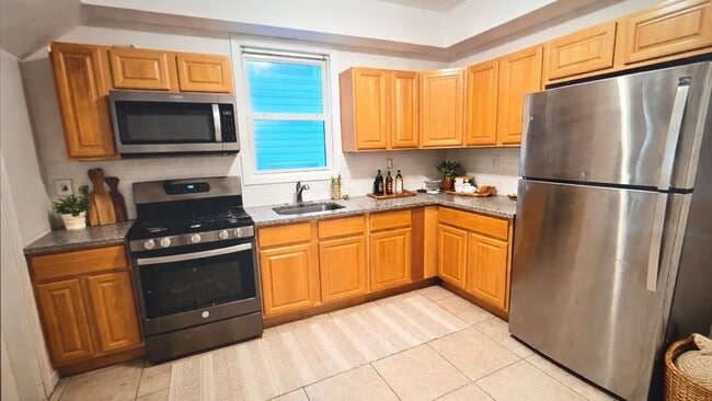 Foto del edificio - 36 Yates Ave