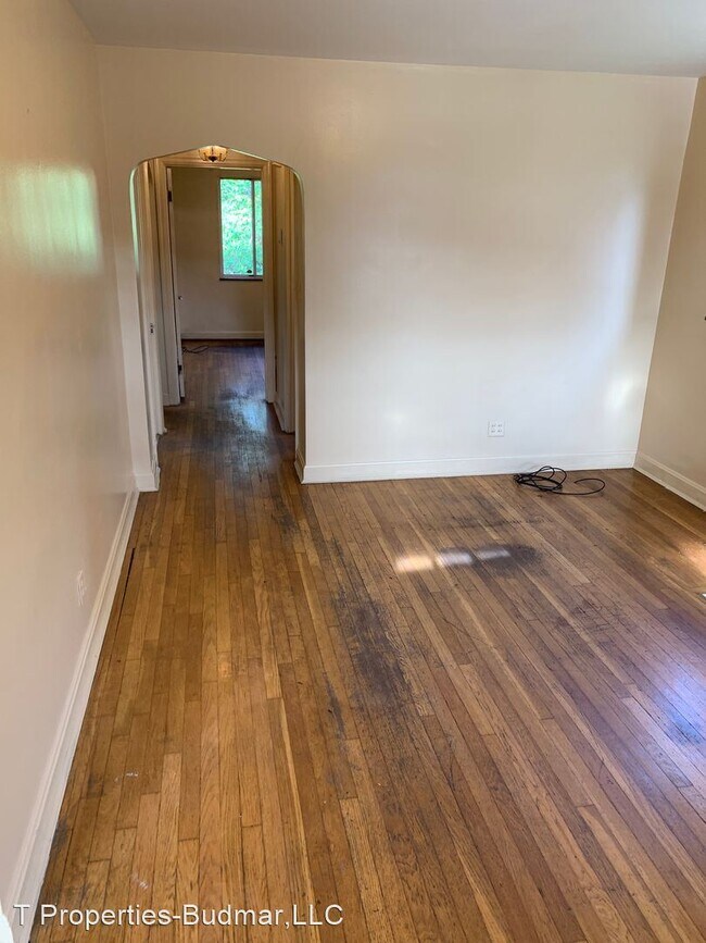 Building Photo - 2 br, 1 bath House - 5754 Glenway Ave.