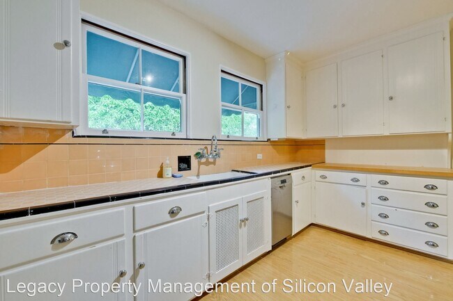Building Photo - 2 br, 1 bath House - 216 Arbor Road