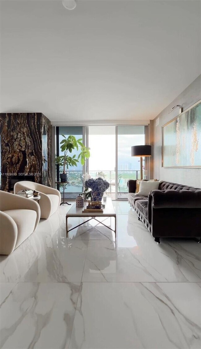 Foto del edificio - 16385 Biscayne Blvd