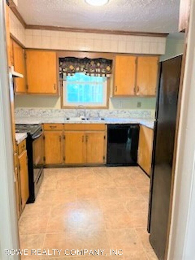 Building Photo - 4 br, 3 bath House - 752 DOGWOOD DRIVE