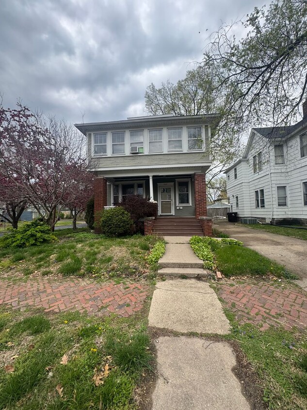 Primary Photo - 3 bed 2 bath house