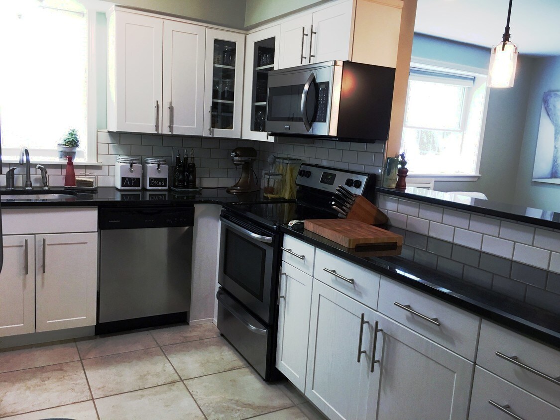 Foto principal - 105 Runnymede Ave