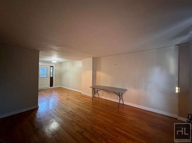 Building Photo - Incredible 2 Bedroom PITMAN AVENUE