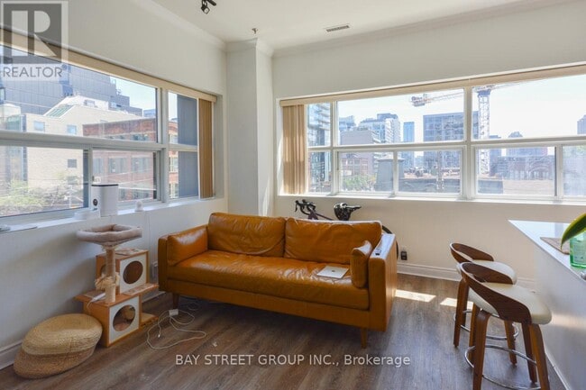 Building Photo - 700 King St W