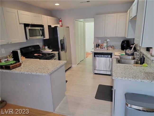 Foto del edificio - 4049 Castle Cove Dr