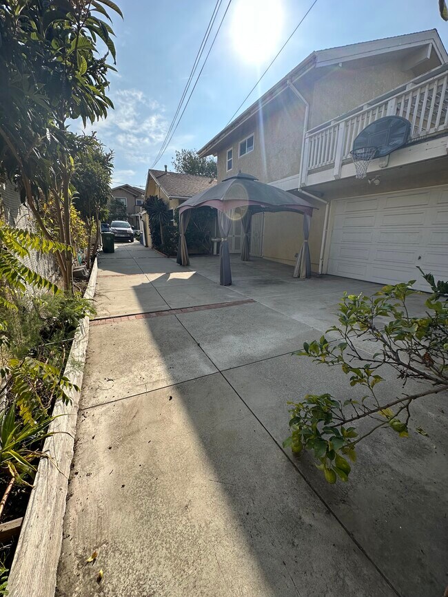 Foto del edificio - 2703 Gates Ave