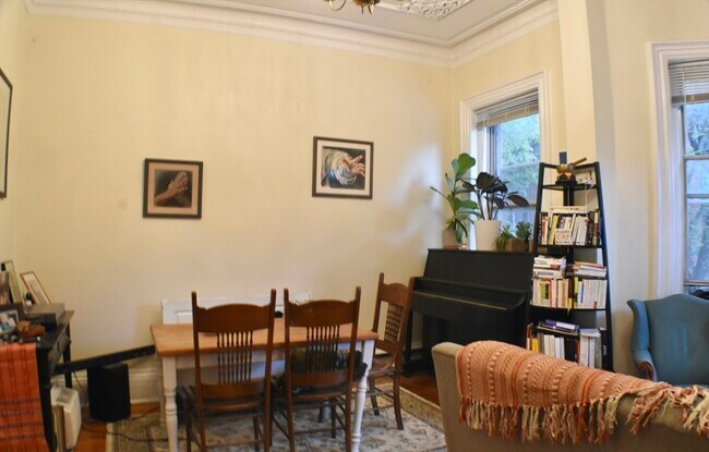 Foto del edificio - 12 E Springfield St