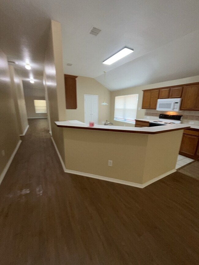 Foto del edificio - Remodeled & updated! 4/2/2