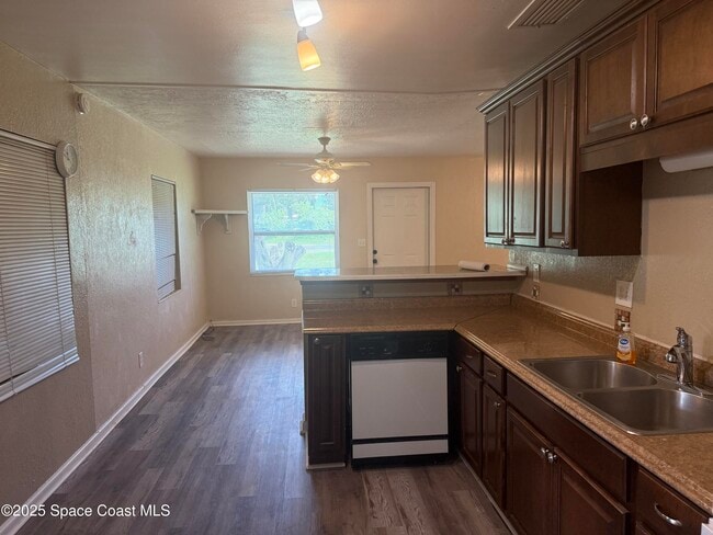 Building Photo - 325 Patrick Cir
