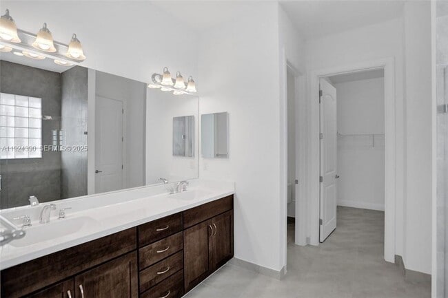 Foto del edificio - Northwest 39th Court, Coral Springs, FL 33065 - 3 BR 3 BA single-family home