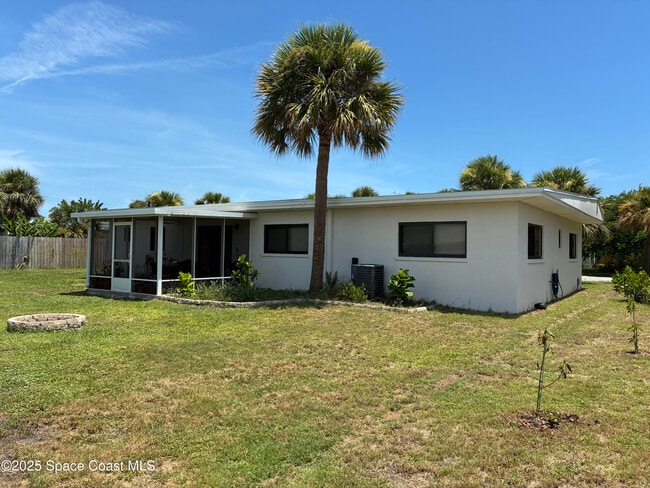 Building Photo - 2245 Sunset Ave