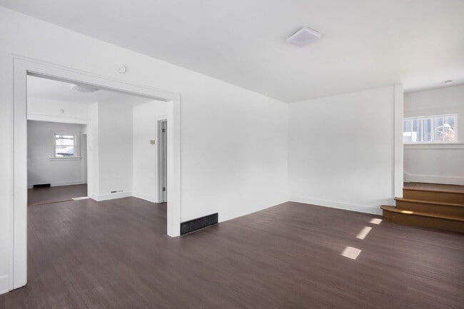 Foto del edificio - NOW AVAILABLE.  Fully remodeled...