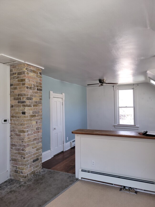 Building Photo - 828 Blake Ave