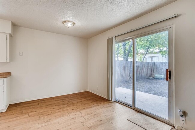 Building Photo - 818 Sahara Ave
