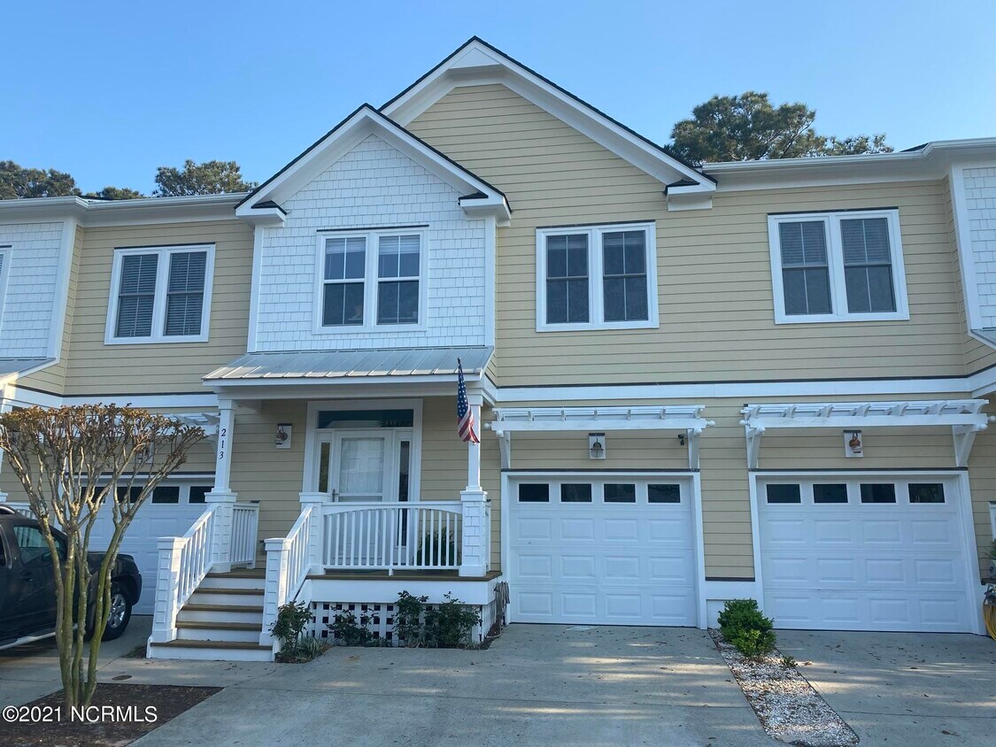 Primary Photo - 213 River Gate Ln