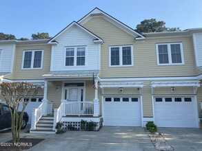 Building Photo - 213 River Gate Ln