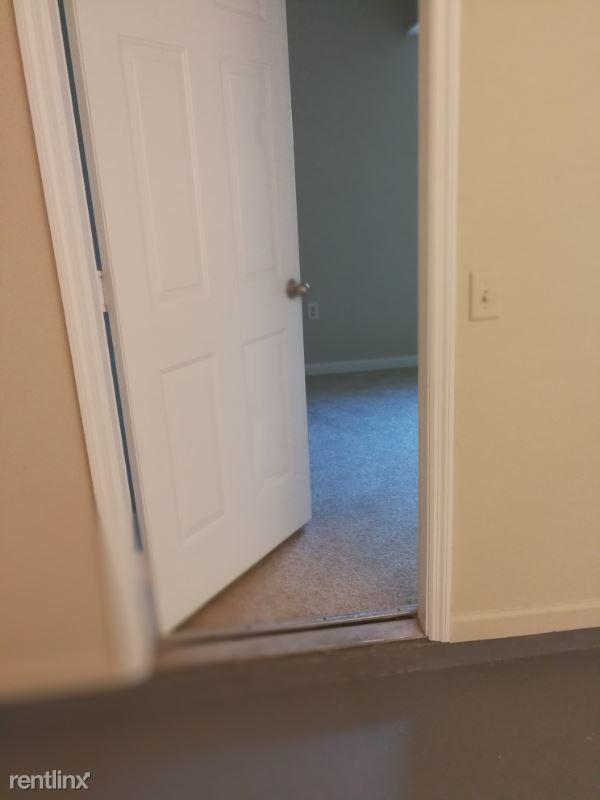 Building Photo - 3 br, 3.5 bath Townhome - 6044 Gibson Ave