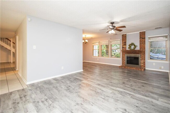 Foto del edificio - 1545 Lakeport Ct