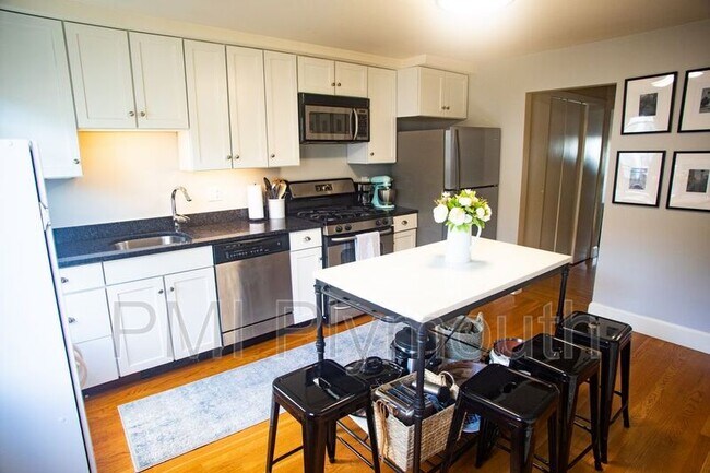 Foto del edificio - 348 Medford St