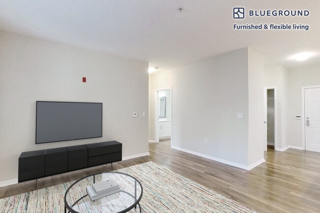 Building Photo - 160 Boylston St