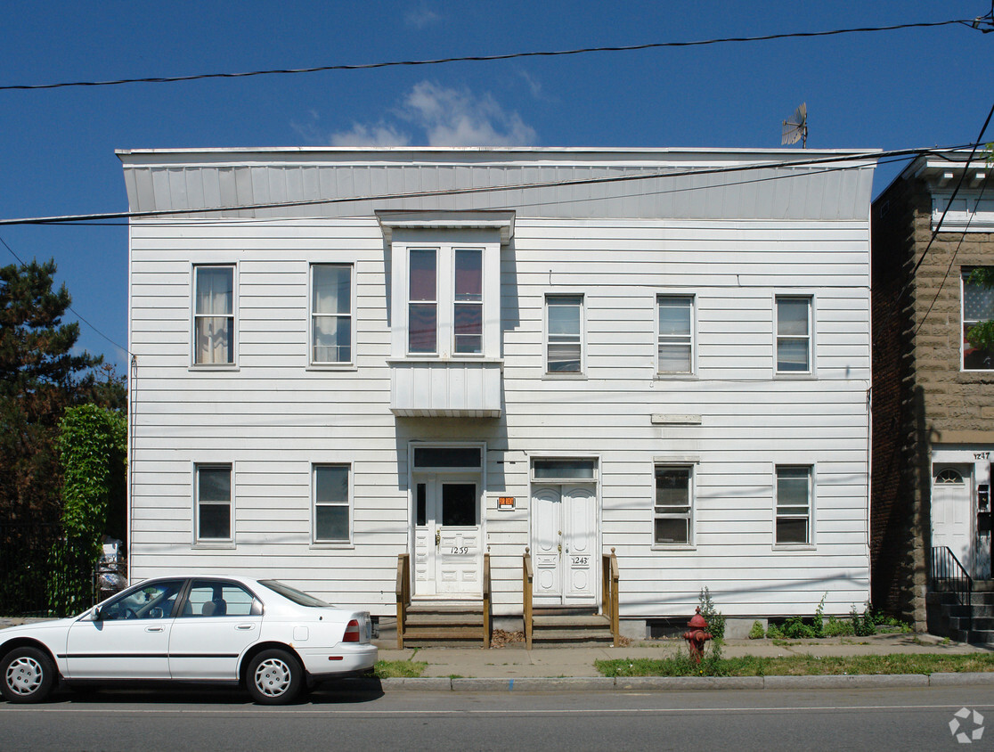 Foto del edificio - 1239-1243 Broadway