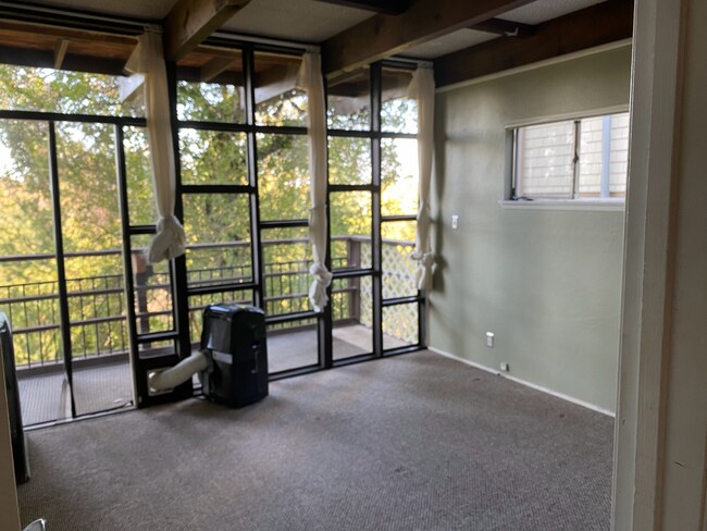 Building Photo - 139 Cleland Ave