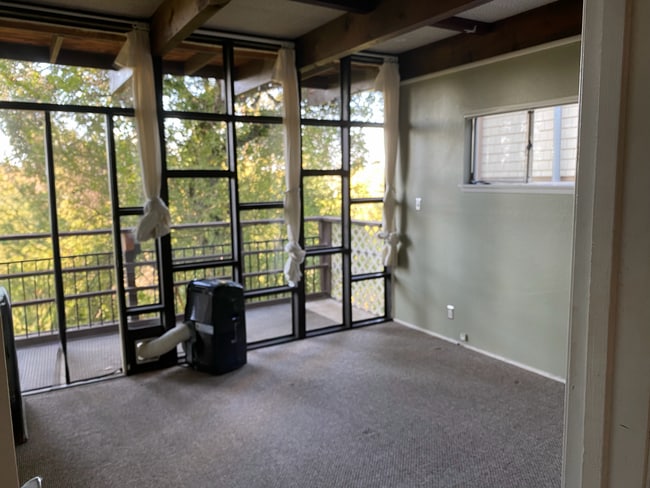 Building Photo - 139 Cleland Ave