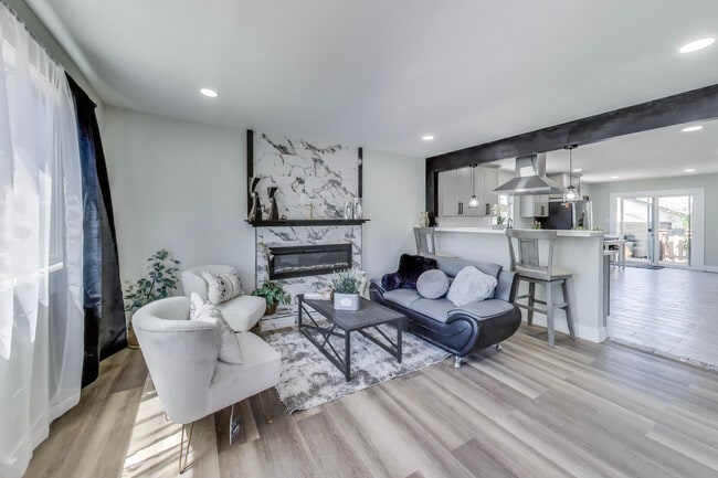 Building Photo - 2131 Pomona Ave