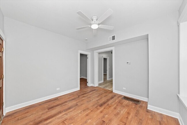 Building Photo - 3354 N Whipple St