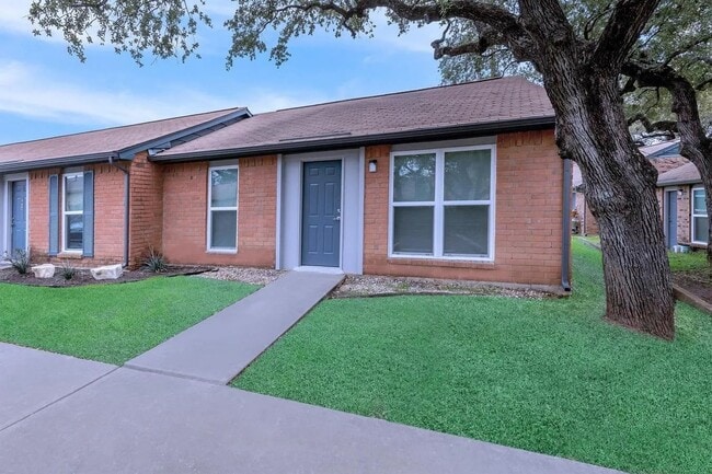 Foto del edificio - 900 Westwood Dr