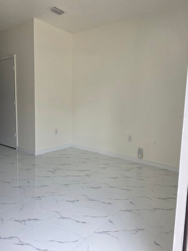 Sala de estar - 2973 SE 15th Ter