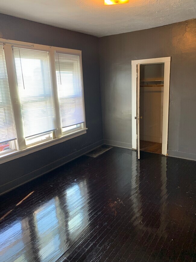497 Wentworth Ave Unit 2r, Calumet City, IL 60409 Apartments in